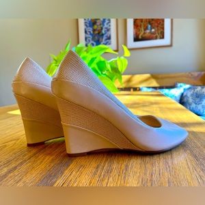 Cole Haan x Nike Air Size 8.5 Beige Nude 4” Wedges, Peeptoe, Great Condition!